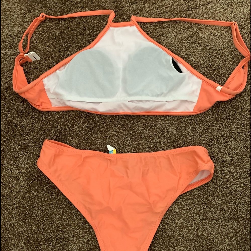 Bikini Set - Picture 2 of 4